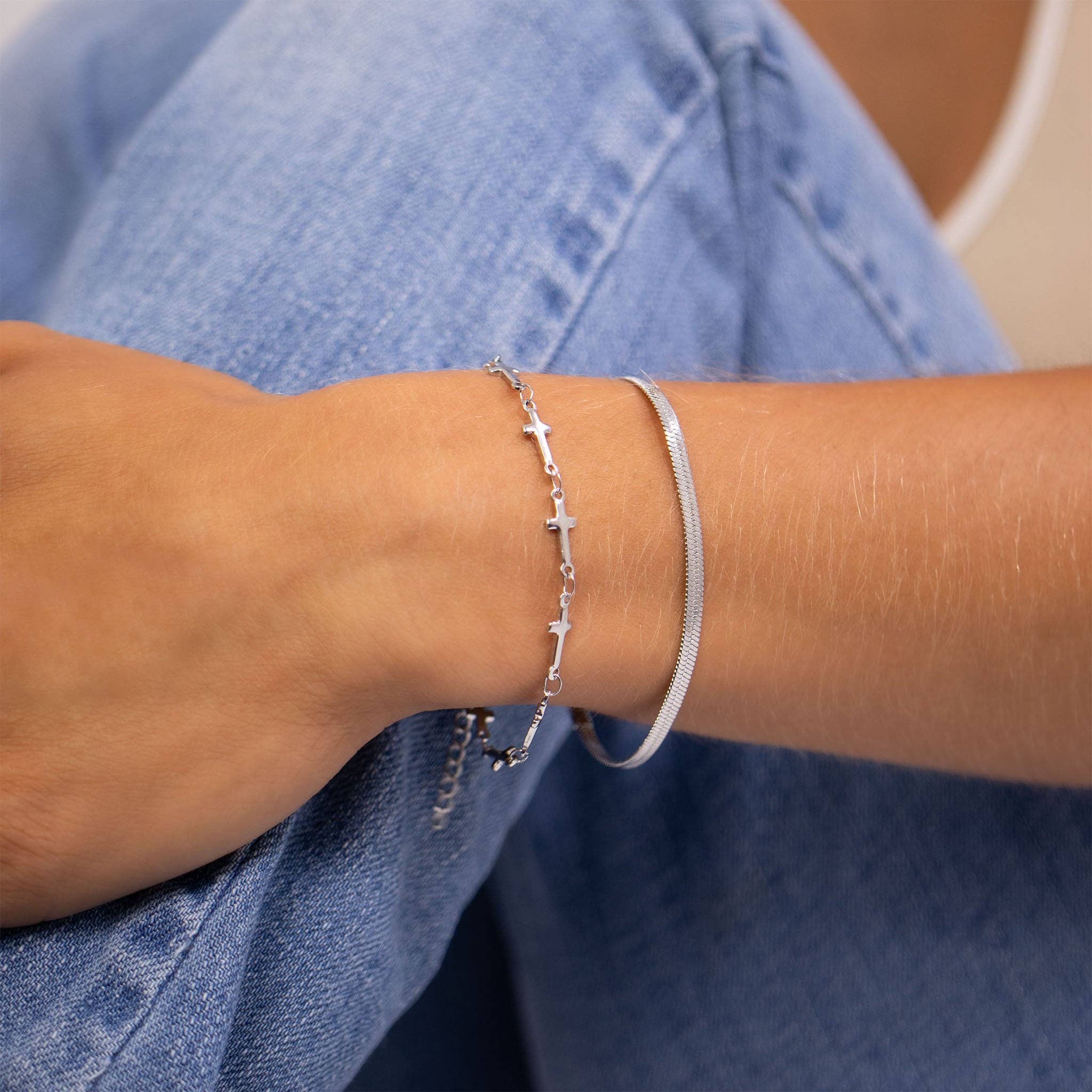 18K Gold PVD Stainless Steel Cross Chain Bracelet: Gold