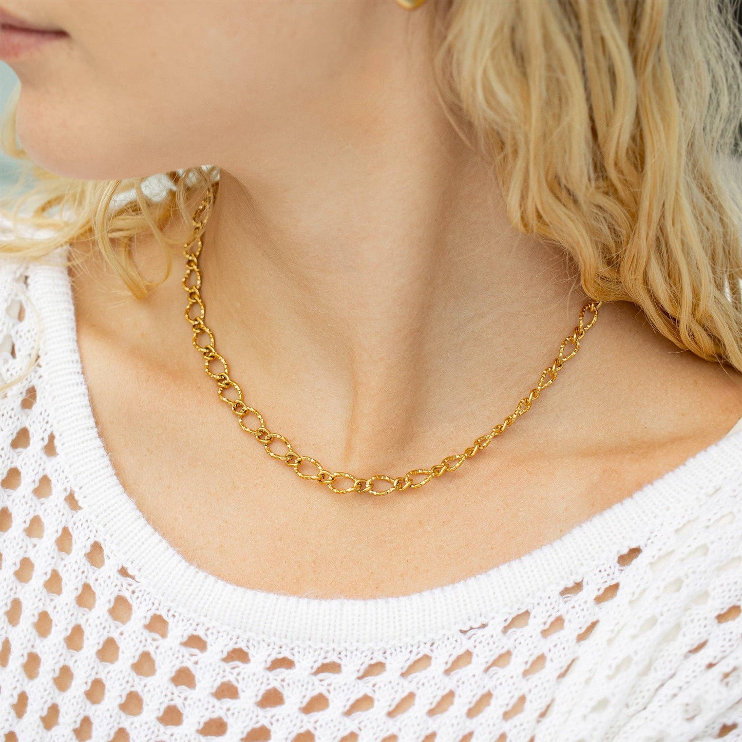 18K Gold PVD Stainless Steel Hammered Oval Chain Necklace: Gold / 16+2"