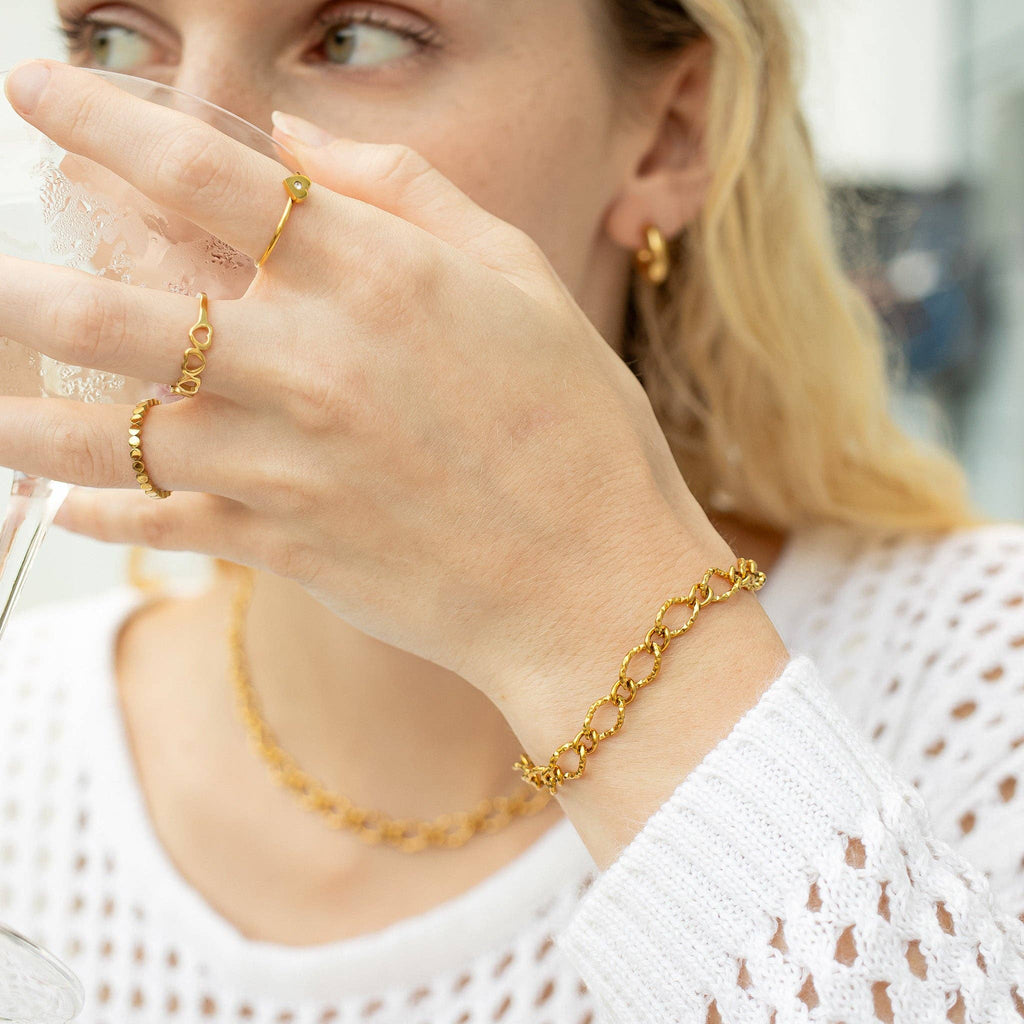 18K Gold PVD Stainless Steel Hammered Oval Chain Bracelet: Gold