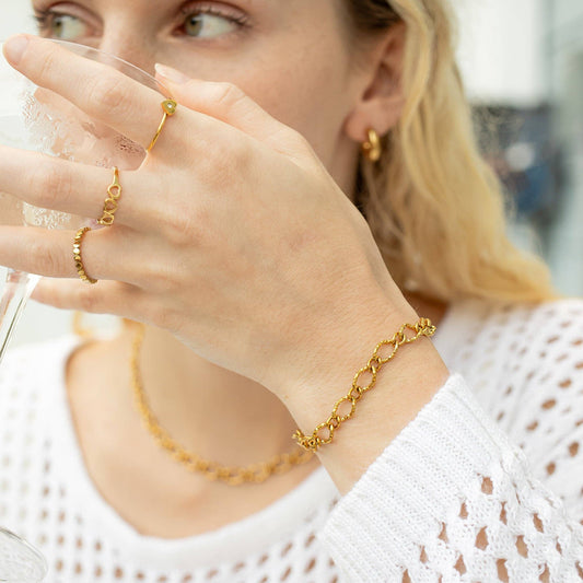 18K Gold PVD Stainless Steel Hammered Oval Chain Bracelet: Gold