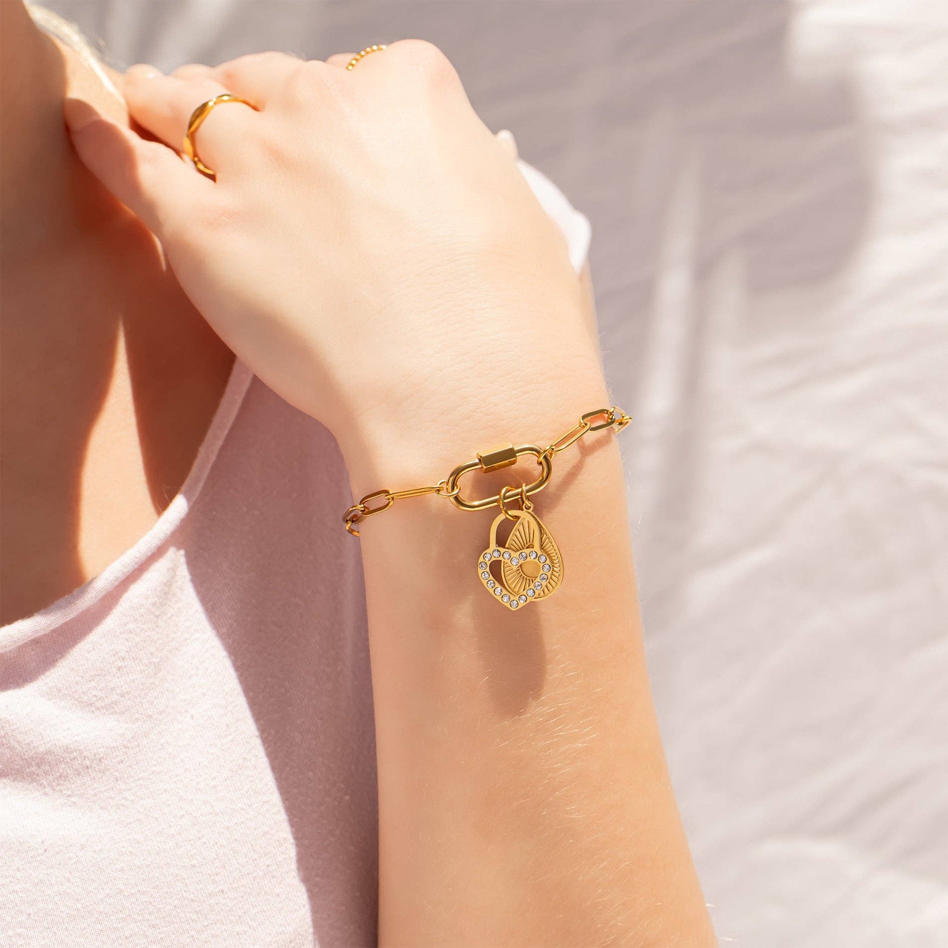 18K Gold PVD Stainless Steel Paperclip Carabiner Bracelet: Gold