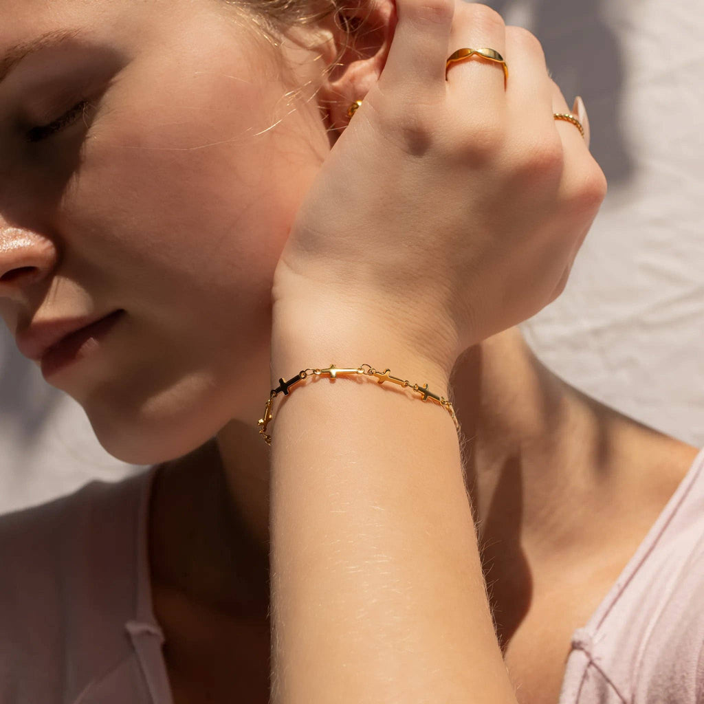 18K Gold PVD Stainless Steel Cross Chain Bracelet: Gold
