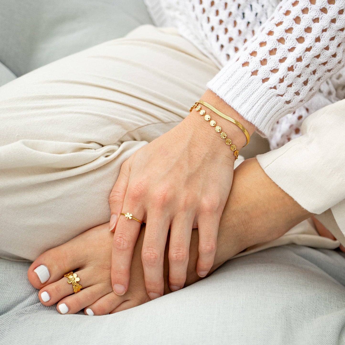 18K Gold PVD Stainless Steel Sunburst Chain Bracelet: Gold