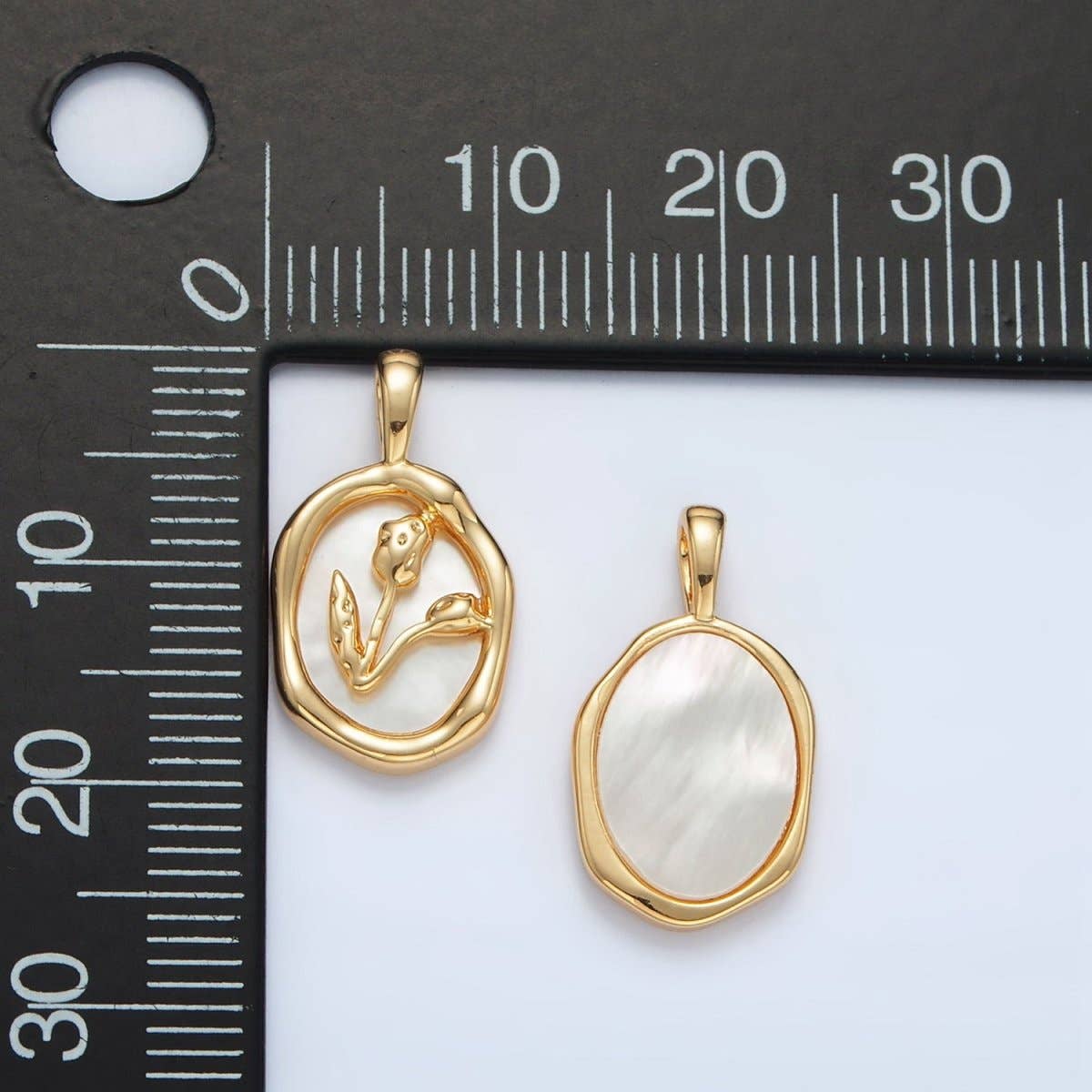 24K Gold Filled Tulip Flower Shell Pearl Molten Stamped Oval Pendant | AA1515