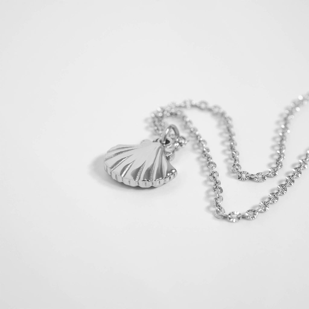 Stainless Steel Crimped Oval Chain Necklace: Gold / 16+2"