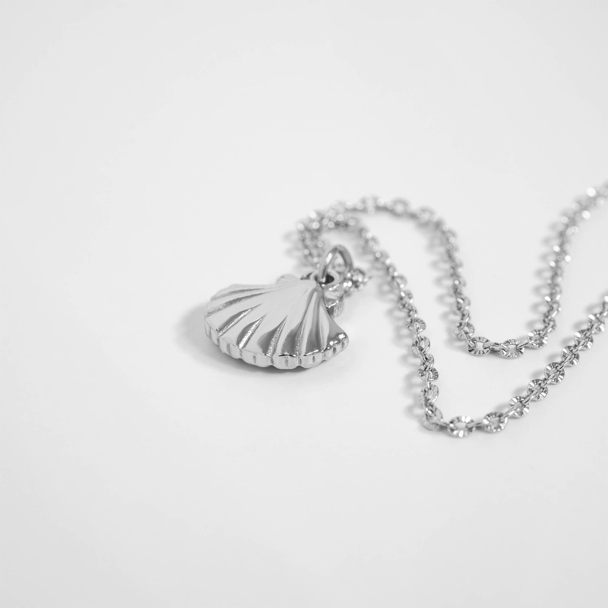 Stainless Steel Crimped Oval Chain Necklace: Gold / 16+2"