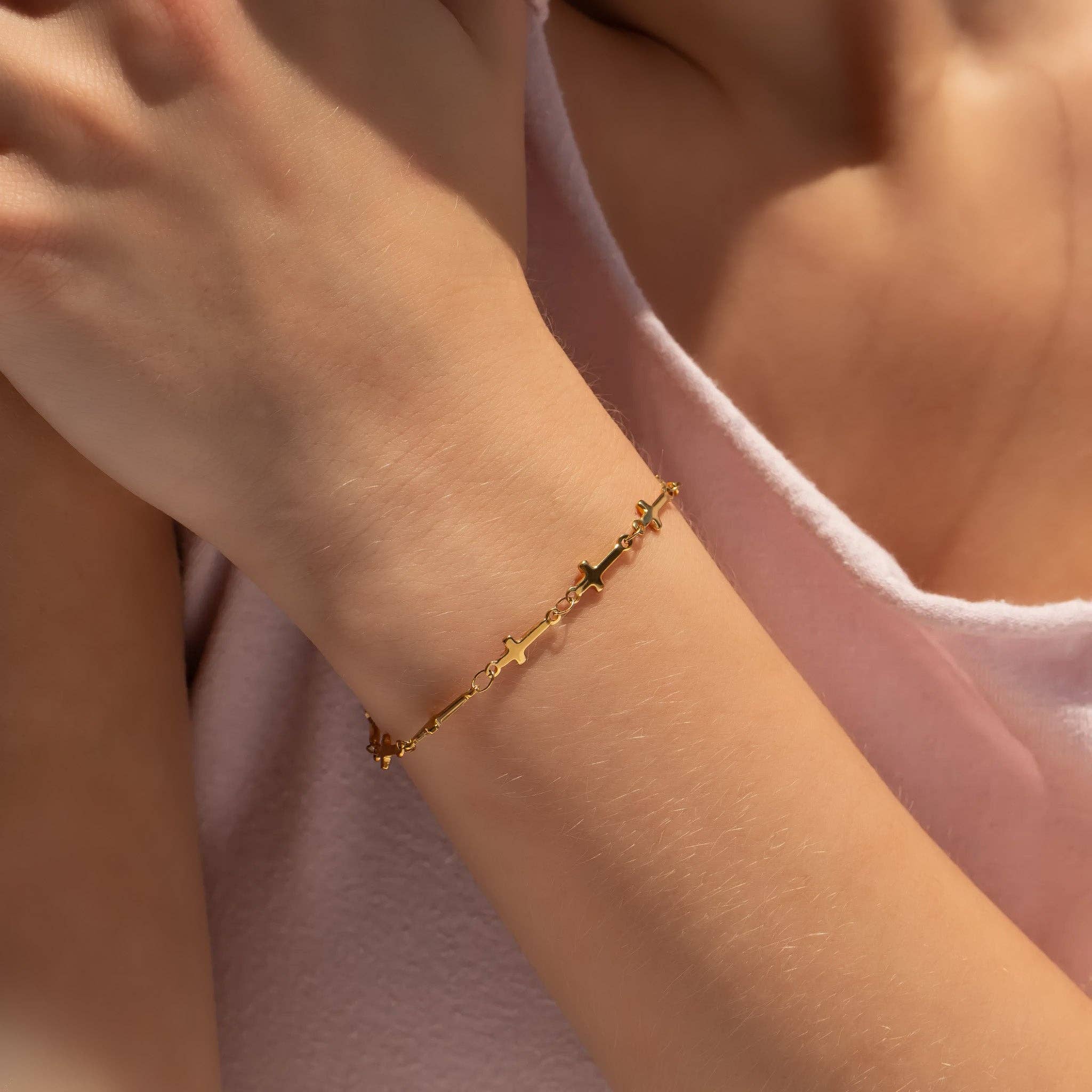 18K Gold PVD Stainless Steel Cross Chain Bracelet: Gold